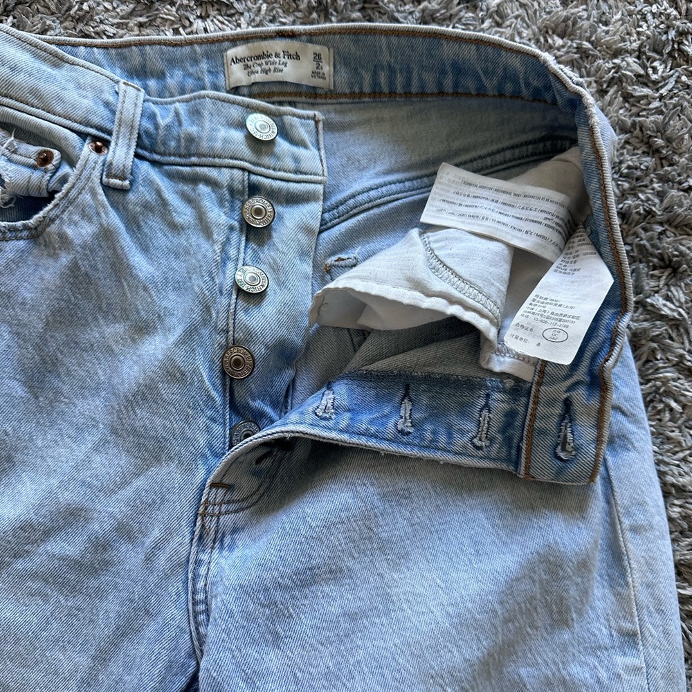 Abercrombie and Fitch crop wide leg ultra high rise jeans - Picture 4 of 6